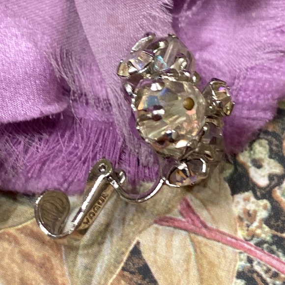 VOGUE iridescent crystal bead and rhinestone clip earrings 3/4” EUC - Picture 7 of 7